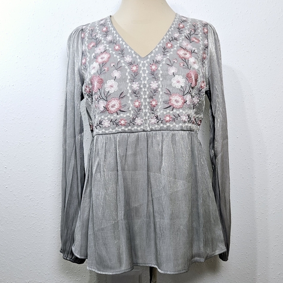 Savanna Jane Floral Embroidered Top in Light Gray/ Pink Size Small - Picture 3 of 13